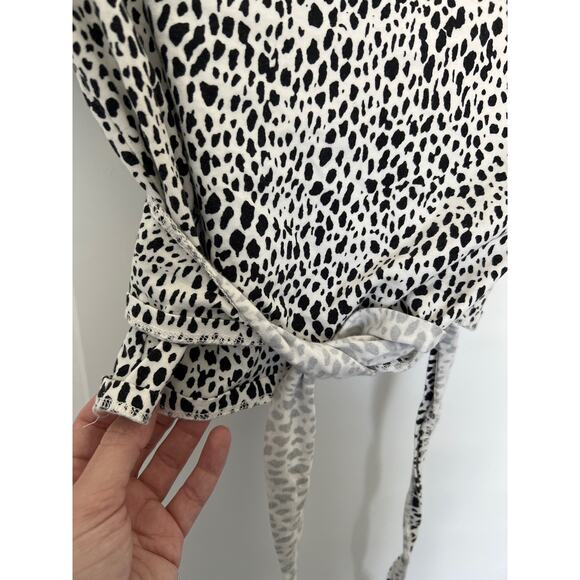 Brandy Melville Animal Print Short Sleeve Crop Wrap Top White/Black Women's XS-S - Picture 4 of 4